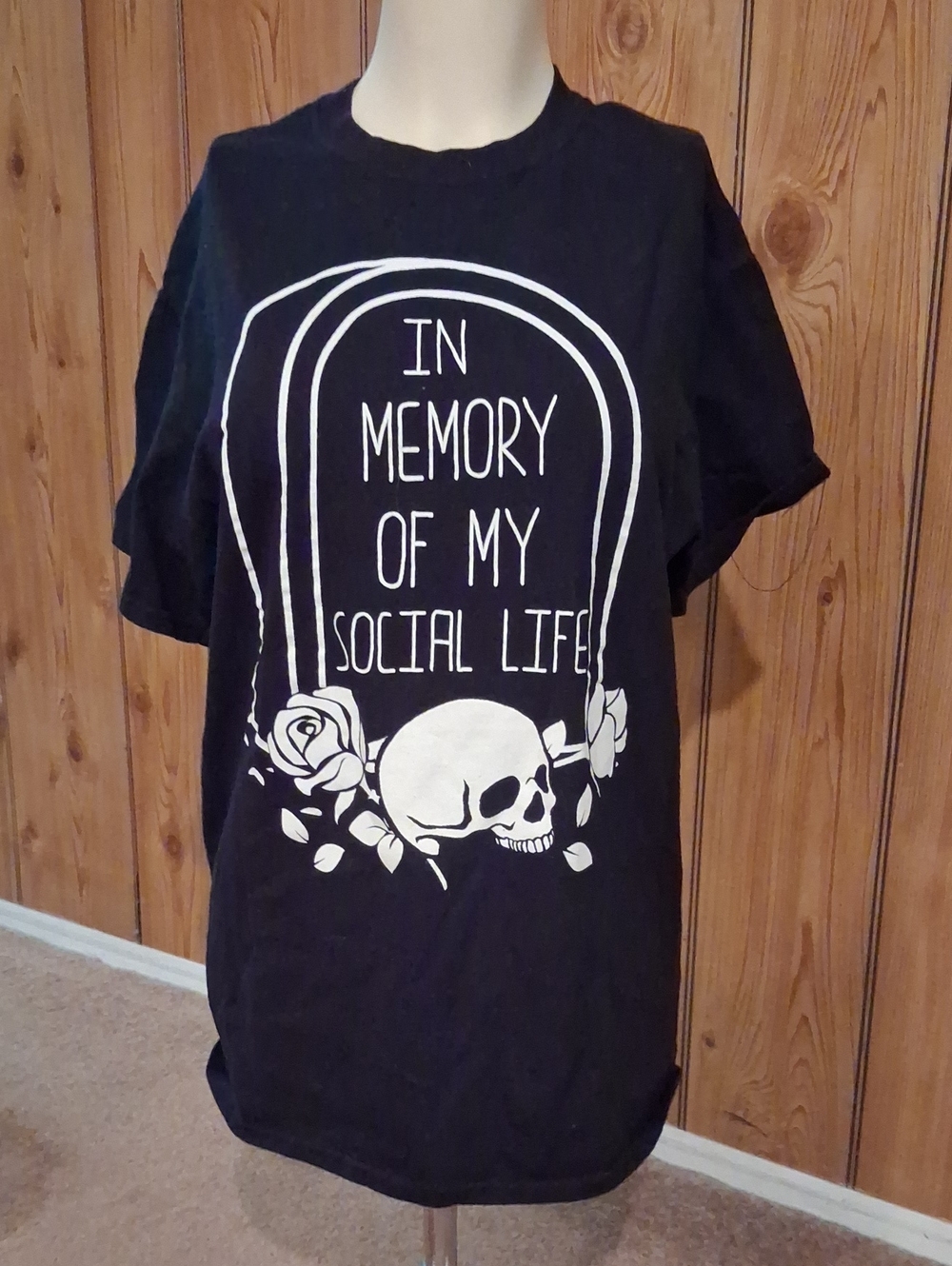 Spencer's Black Short-Sleeve Graphic Tee with White Skull & Rose